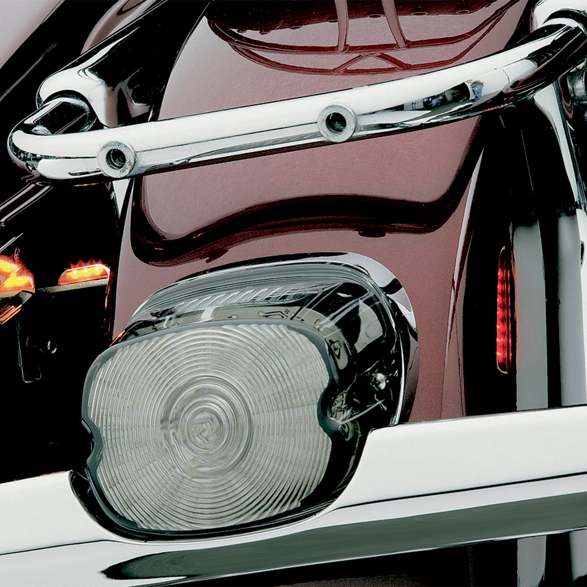 Kuryakyn Calavera Trasera con Luz de Stop para Harley Davidson