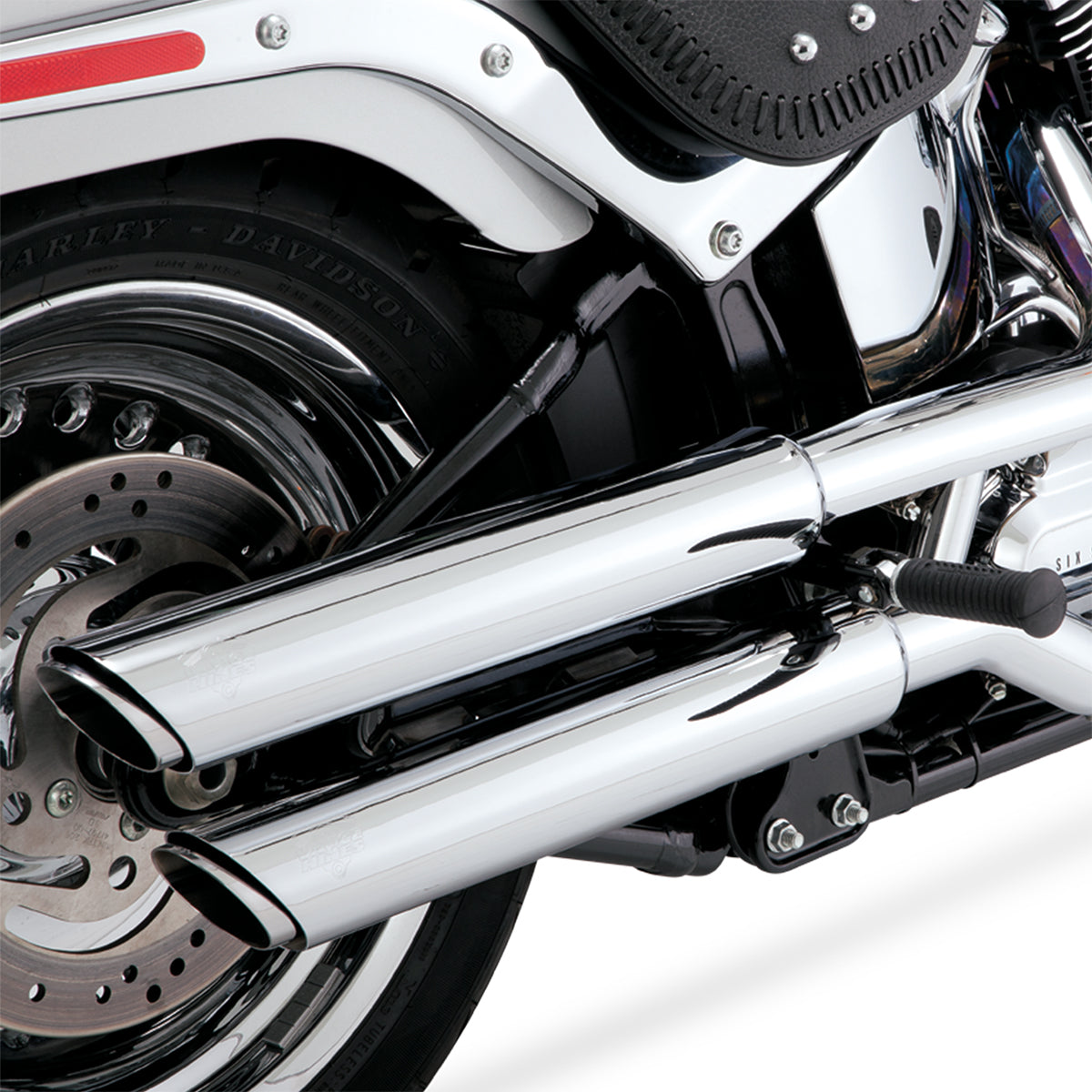 Escape Vance & Hines Twin Slash 3″ Slip Ons Cromo para Harley Davidson Softail '10-'17 Fat Boy (Colas)