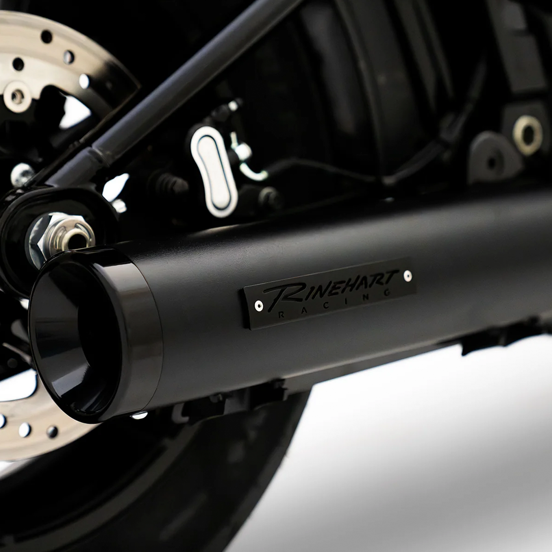 Escape Rinehart Racing 4" HP40 2 a 1 Slip On Negro para Harley Davidson 2025 Softail (Cola)