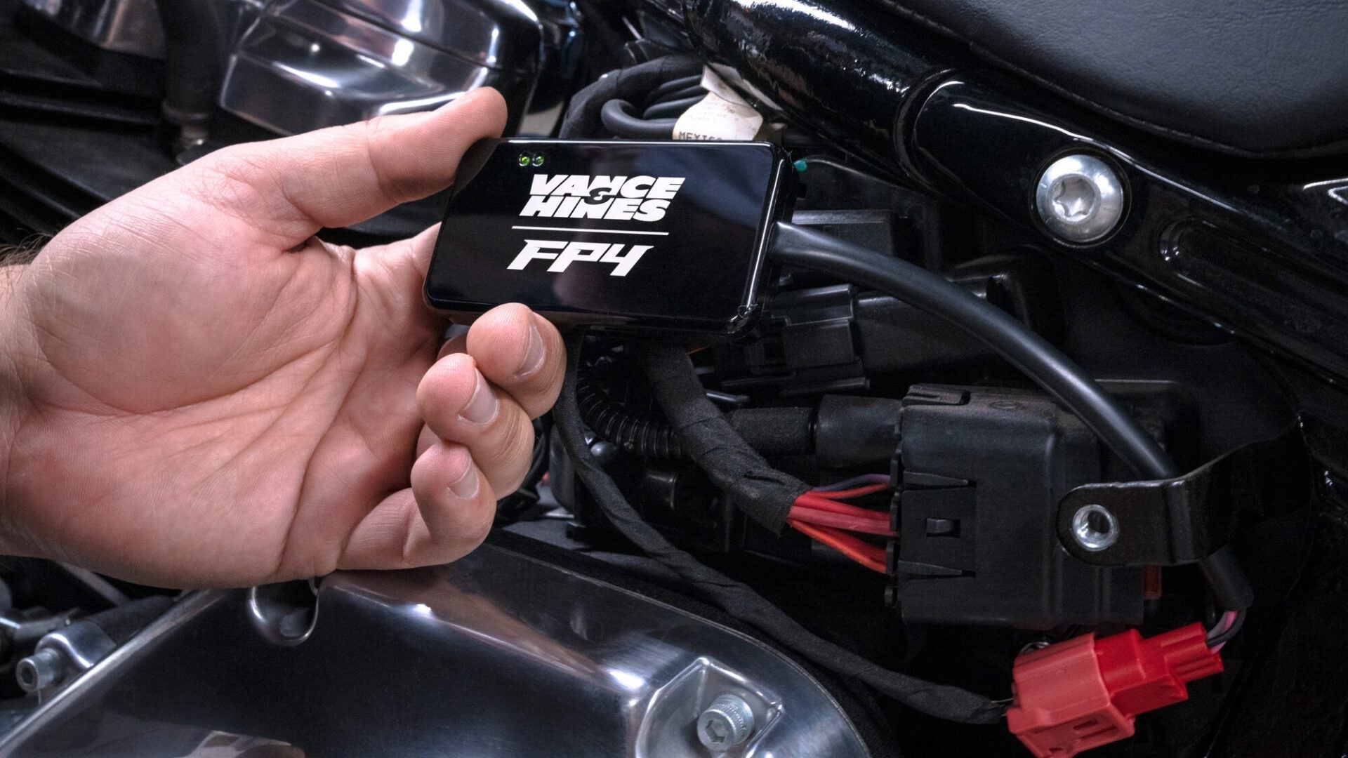 FP4 Tuner Vance & Hines para Harley Davidson '14-'20 Touring / '11-'20 Softail / '12-'17 Dyna / '14-'22 Sportster / '15-'20 Street